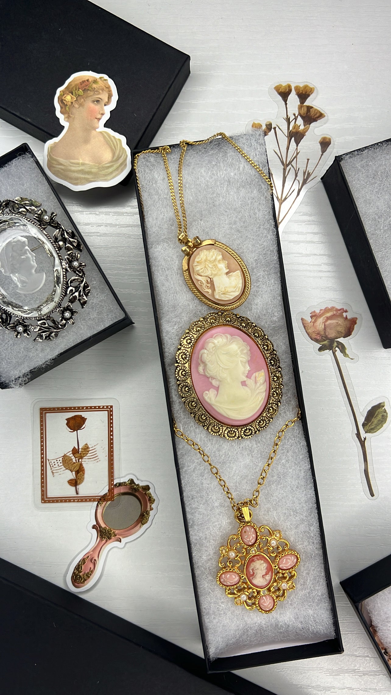 Cameo of the Month Club