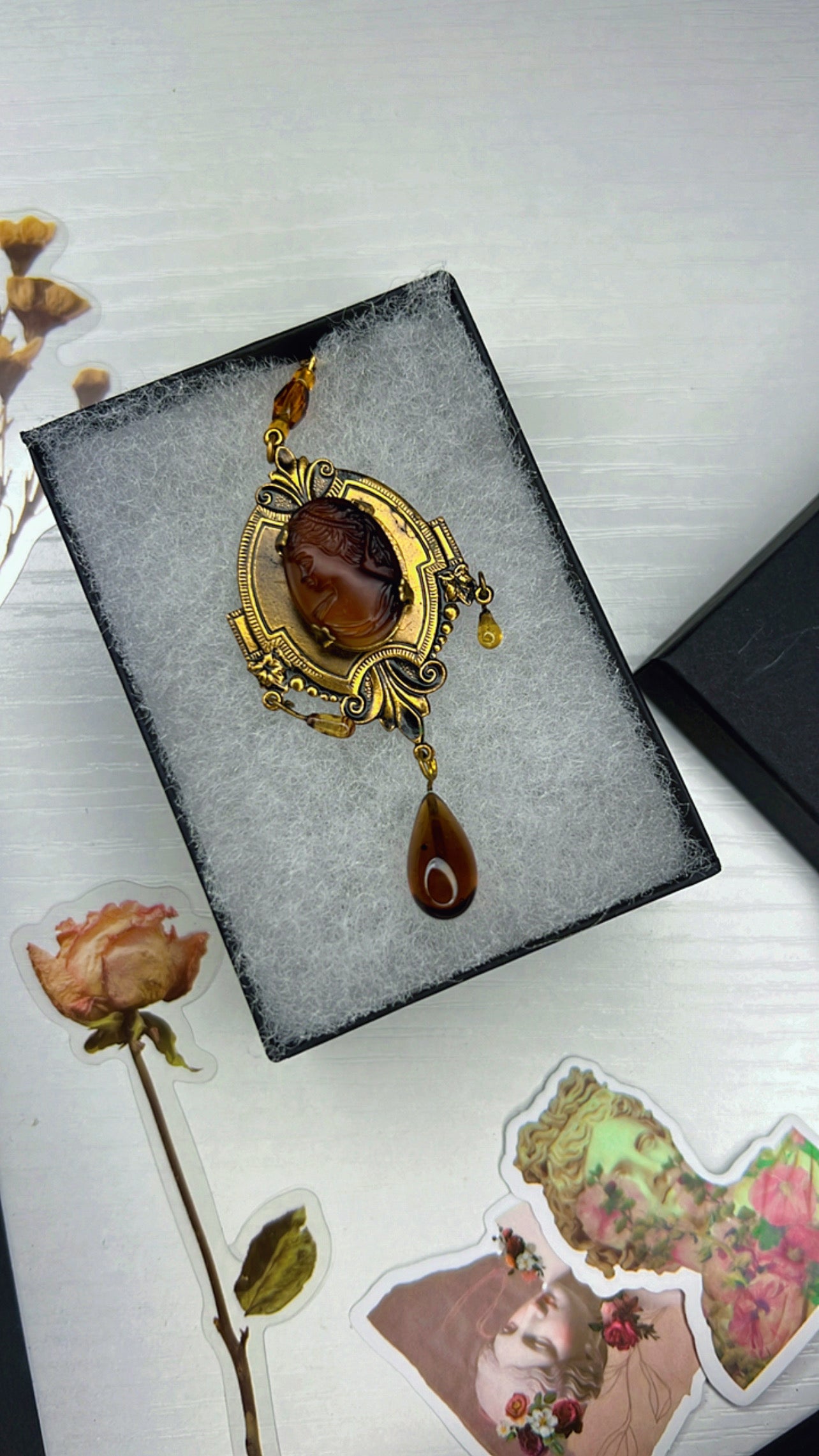 Cameo of the Month Club