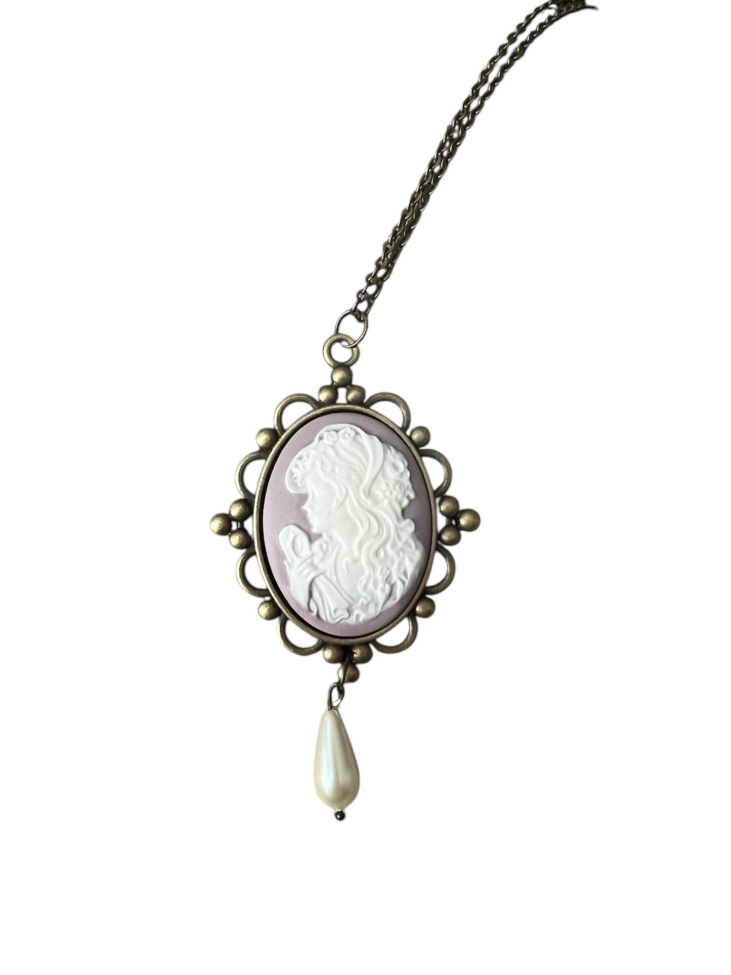Lilac Woman Cameo Necklace with Pearl