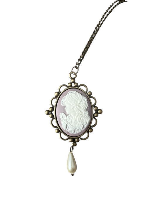 Lilac Woman Cameo Necklace with Pearl