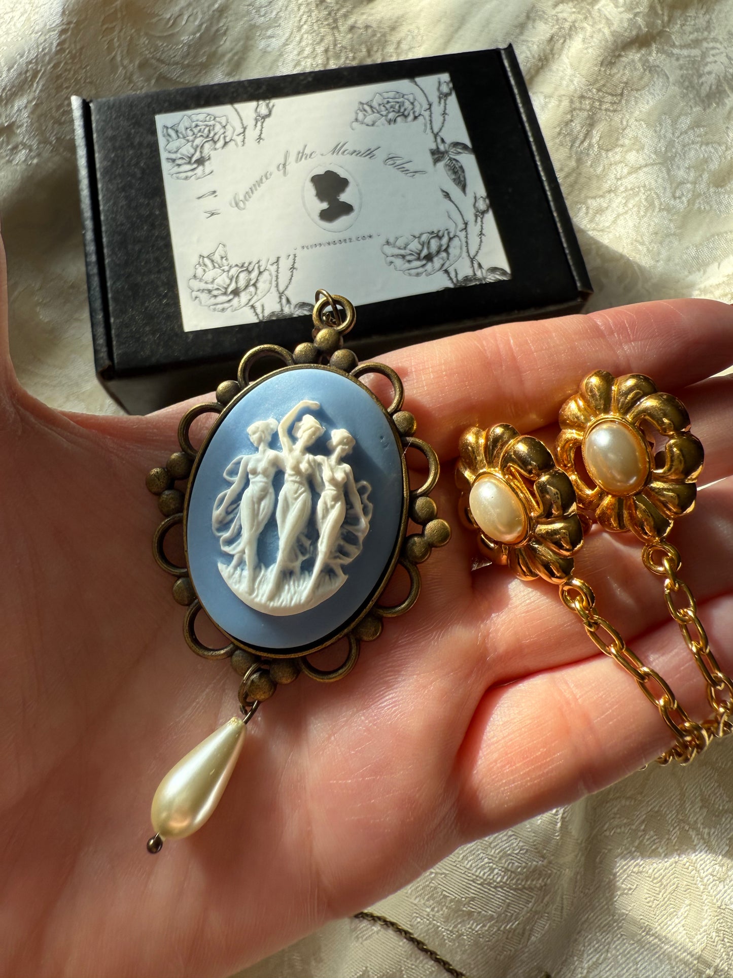 Cameo of the Month Club